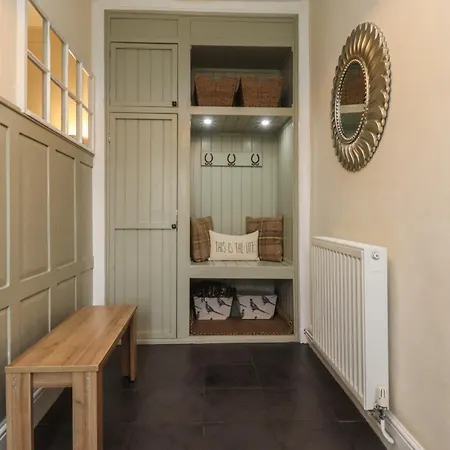 Glebe سكيبتون